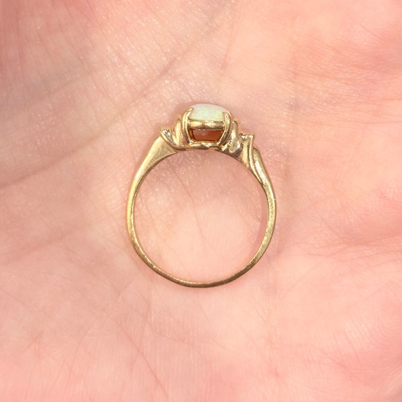 Vintage 10K Gold Opal Ring: White & Blue Solitaire, Size 6.5 - Picture 8 of 11